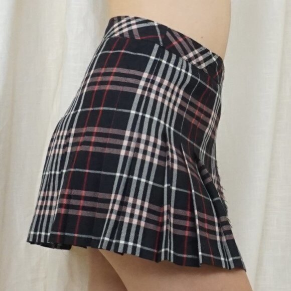 AUTHENTIC Burberry Vintage Iconic Check Fringe Wrap Mini Skirt in Black& Red - Picture 3 of 9